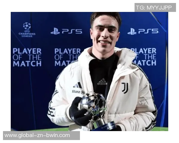 伊尔迪兹赛后与大卫路易斯合影留念称赞传奇球员的精彩表现