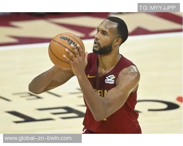 小莫布里上半场表现抢眼轻松斩获双十数据助球队争胜