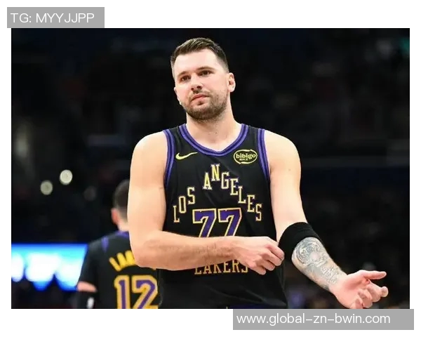 东契奇单节狂砍14分助球队逆转湖人苦苦追赶落后22分局势严峻 东契奇单节狂砍14分助球队逆转湖人苦苦追赶落后22分局势严峻