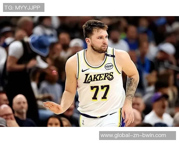 东契奇在场湖人防守效率显著提升分析及其影响探讨 东契奇在场湖人防守效率显著提升分析及其影响探讨