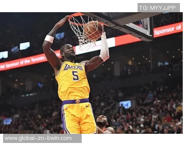 帕金斯直言艾顿两双数据无足轻重亚当斯表现更具价值引发热议