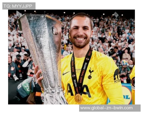 26岁退役热刺门将怀特曼成功转型为摄影师与电影导演展现文艺风采